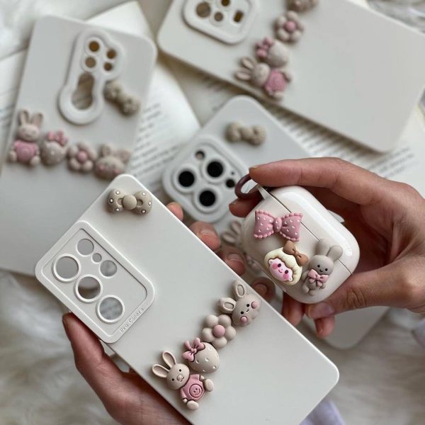 قاب موبایل آیفون شهر موش ها و خرگوش برجسته سفید
