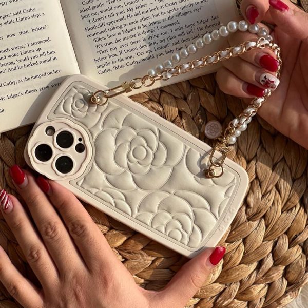 قاب موبایل آیفون شنل زنجیر مرواریدی محافظ لنزدار