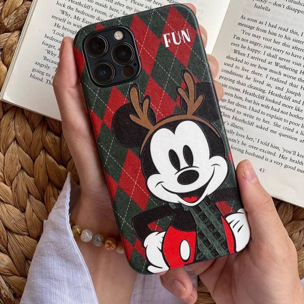 قاب موبایل آیفون میکی موس فان شاخدار چهارخونه سبز و زرشکی محافظ لنزدار