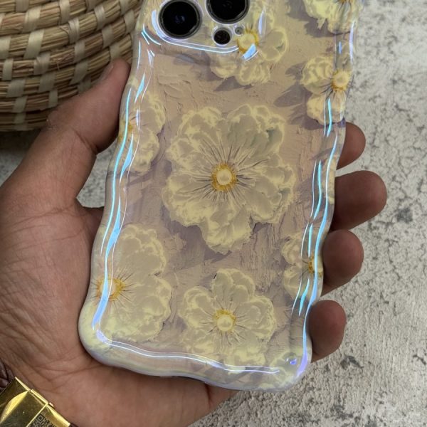قاب موبایل ( آیفون ) گل برفی خامه ای