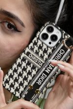 قاب موبایل ( آیفون - سامسونگ ) دیور پاریس زبرا پارچه ای لندیارد - تصویر 5