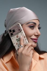قاب موبایل ( آیفون - سامسونگ ) گل رز فلورا قهوه ای + بندست چرمی - تصویر 5