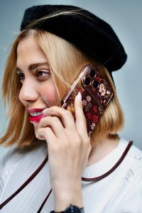قاب موبایل آیفون فلاور آیلیش قهوه ای به همراه بندست - تصویر 3