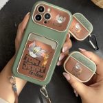 قاب موبایل آیفون تام و جری سبز و قهوه ای جاکارتی دار + بندست